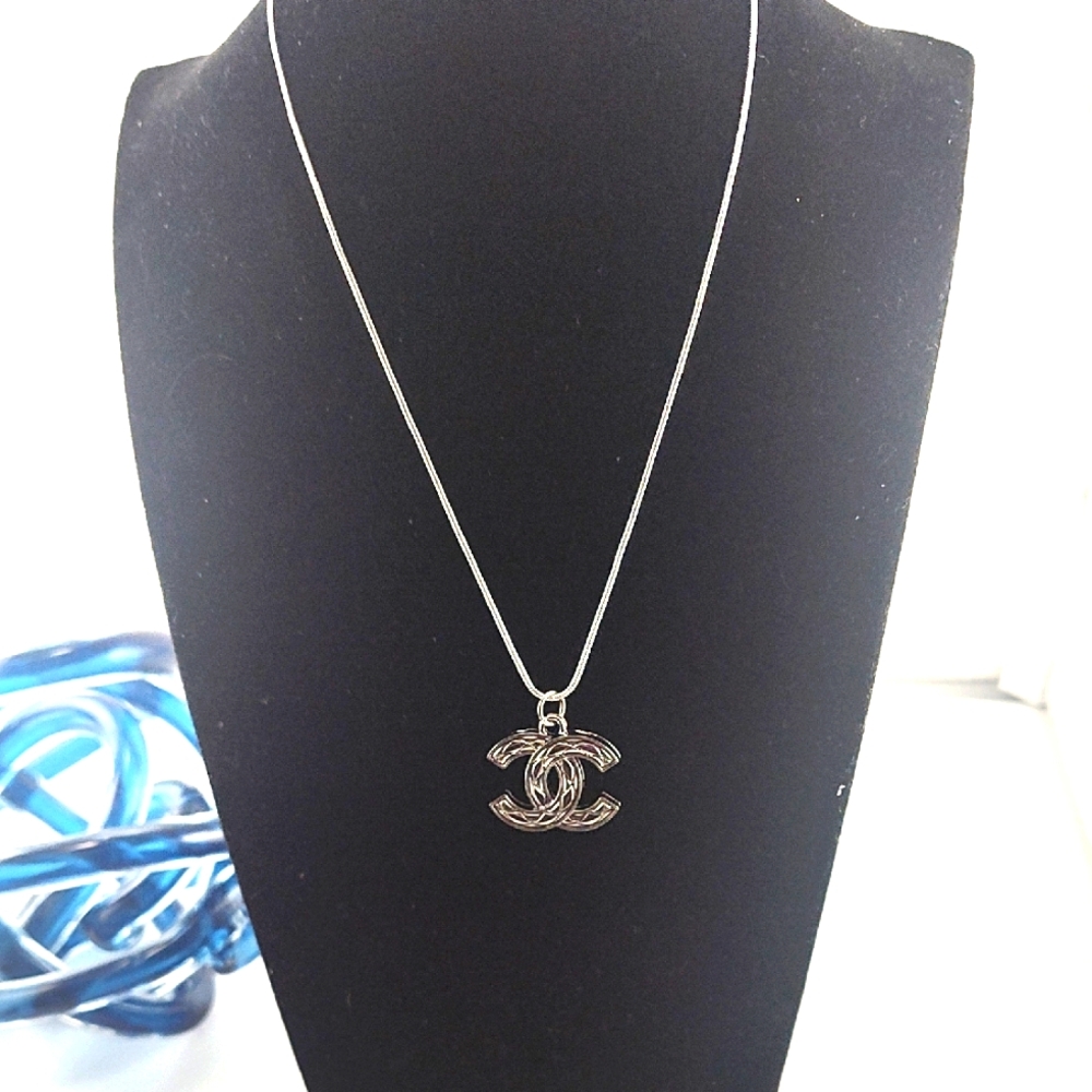 Chanel Elegant Silver Necklace